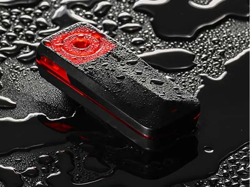 Ravemen NT201 Smart Radar Tail Light in Black/Red-3